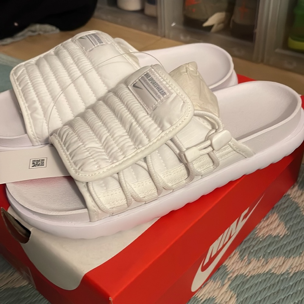 NWT womens Nikes asuna slides 2 Na - Picture 3 of 4